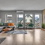 Arctic Homes - Premium Plaza